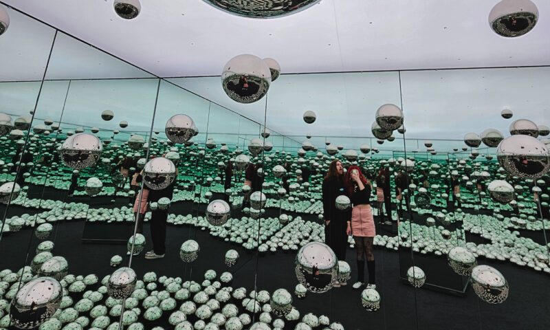 Yayoi Kusama’s wonderful “Infinity Mirrored Room” open at the MAG ...